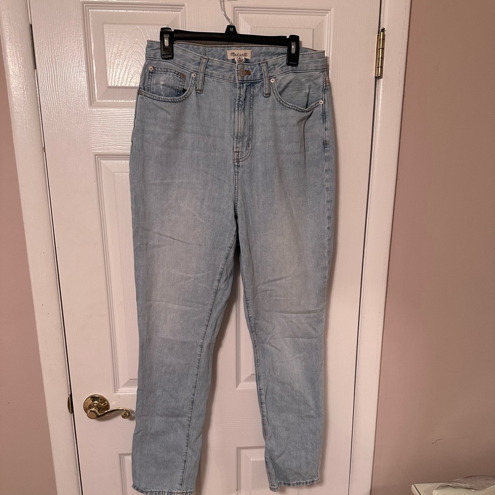 Light wash straight jean